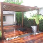 un Gazebo sur mesure avec des cannes de Bambous 